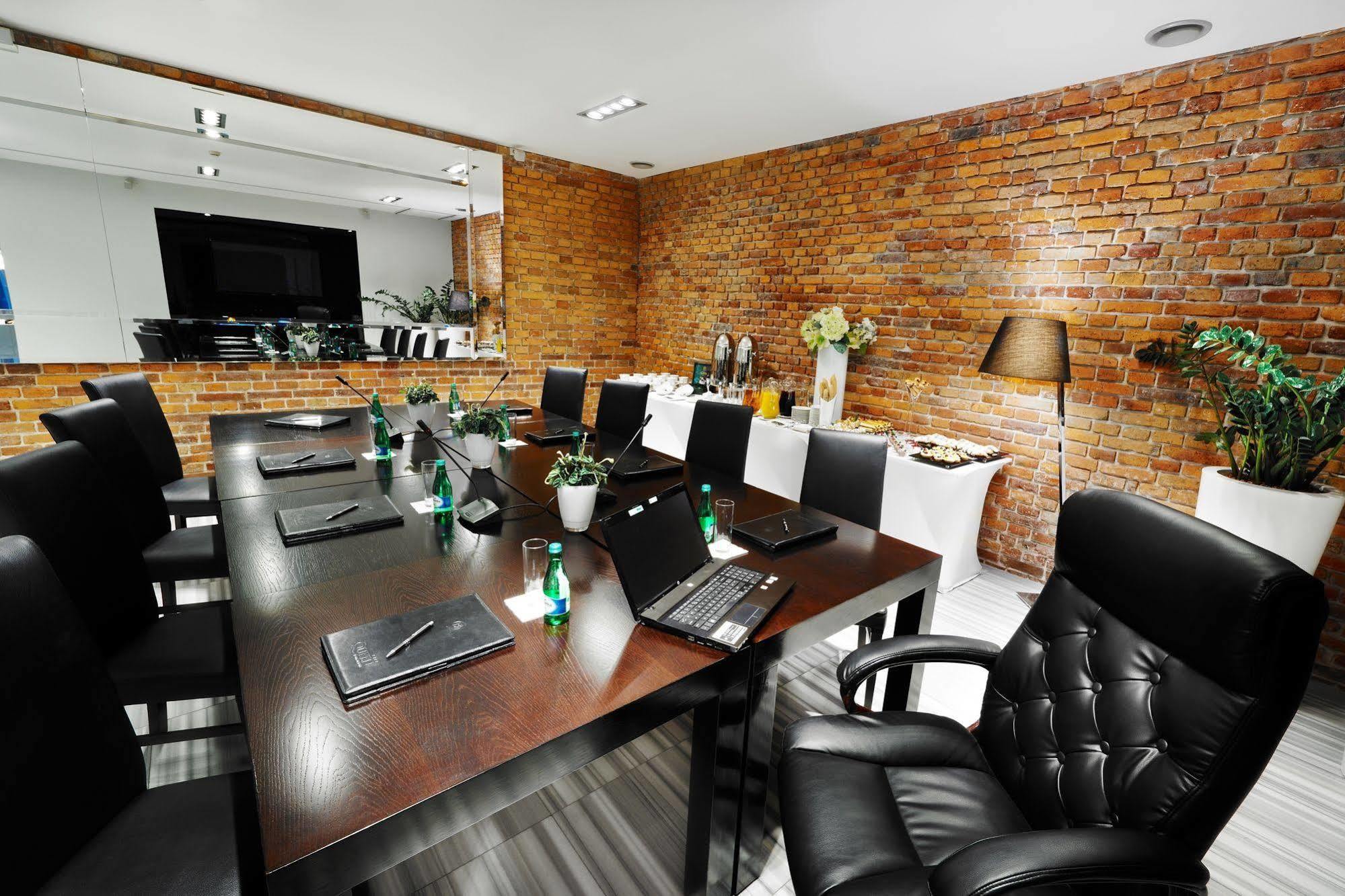 Queen Boutique Hotel 4*