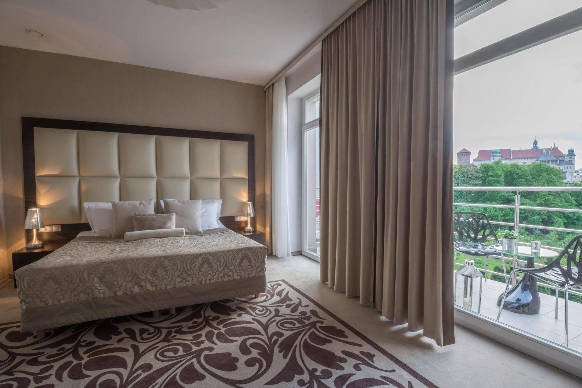 Queen Boutique Hotel 4*