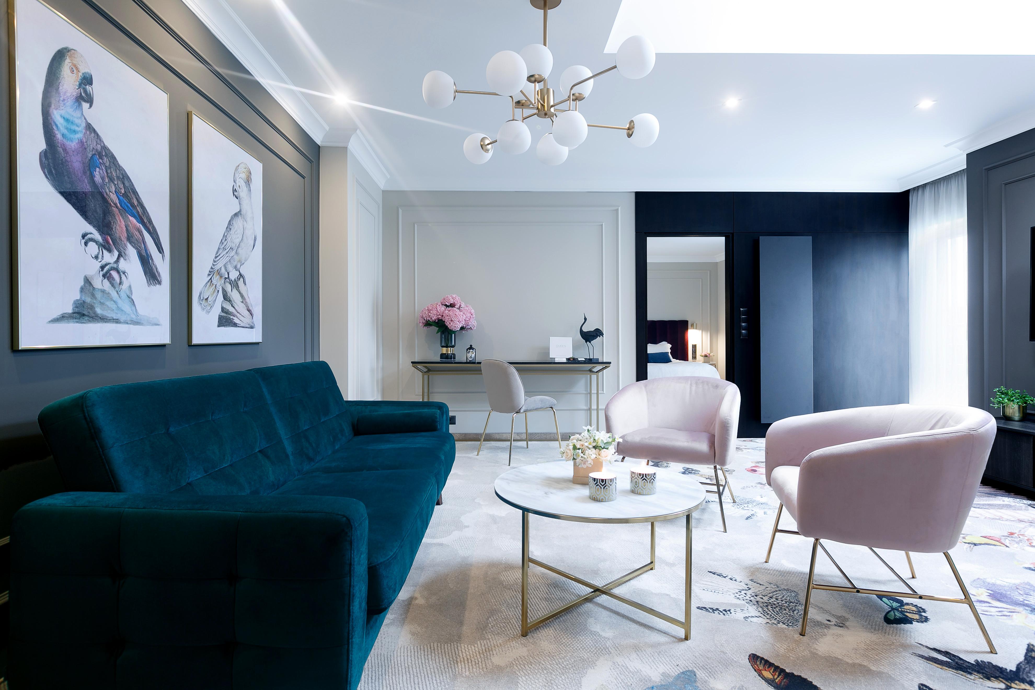 Queen Boutique Hotel 4*