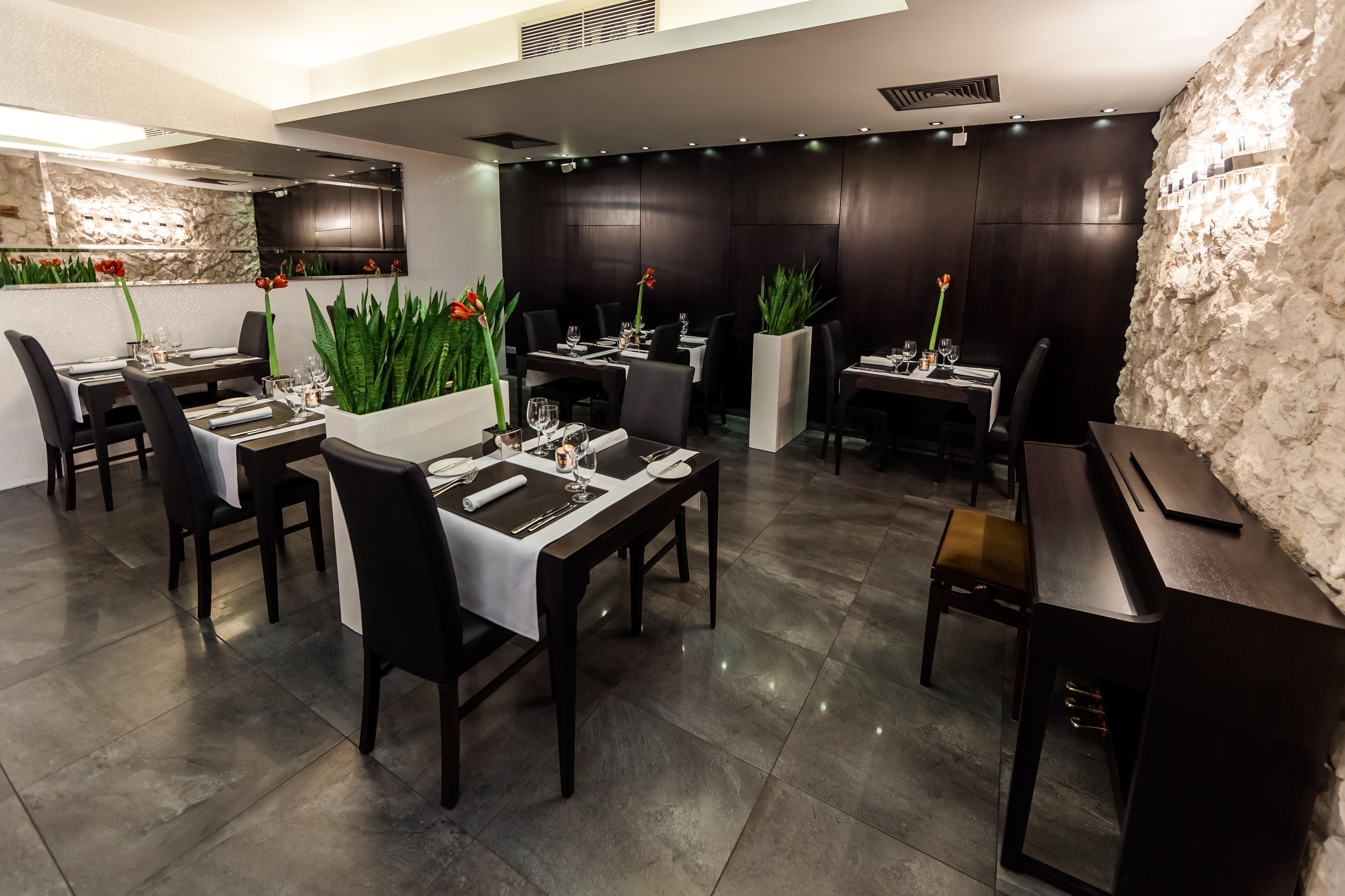Queen Boutique Hotel 4*